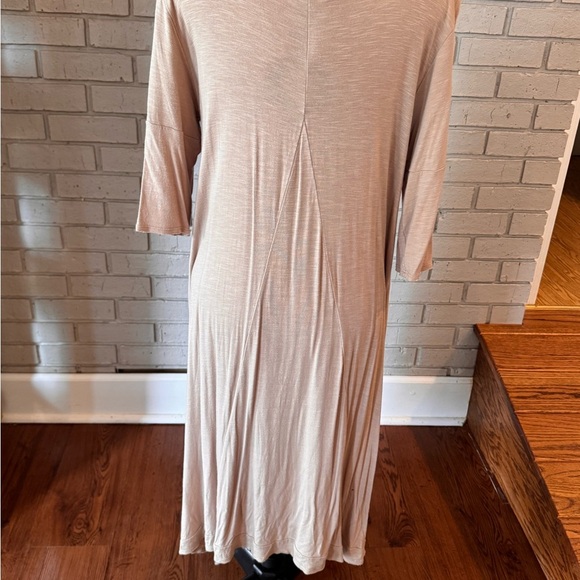 Beige Asymmetrical Hem Dress size large excellent used condition - Picture 3 of 4